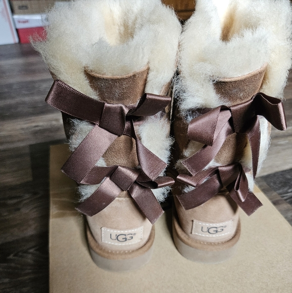 UGGS Womens Bailey Bow size 5 - Picture 3 of 5